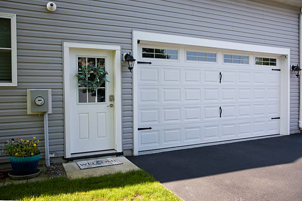24/7 Emergency Garage Door Panel Replacement experts in Forest View, IL